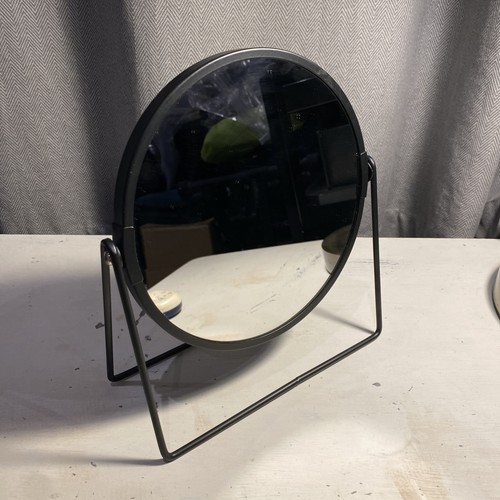 Round cosmetic makeup - cosmetic,